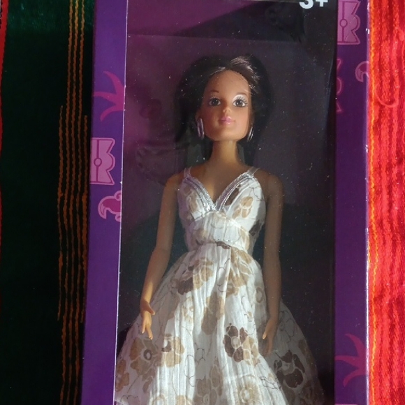 Damita Fashion Doll with White Dress - Picture 2 of 4